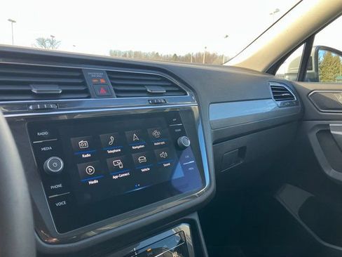 Used 2022 Volkswagen Tiguan SE image 12