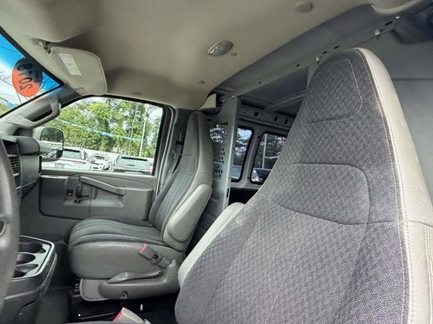 Used 2018 GMC Savana 2500 w/ Driver Convenience Package RWD image 18