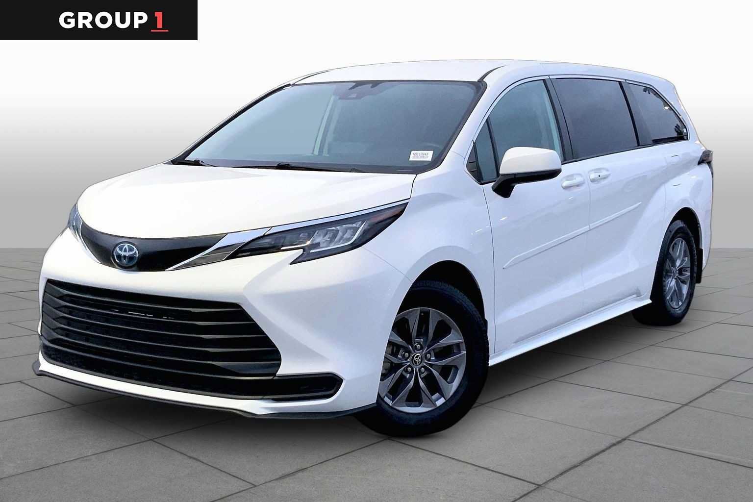 Used 2022 Toyota Sienna LE FWD image 1
