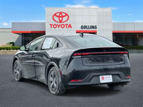 Used 2025 Toyota Prius LE image 4