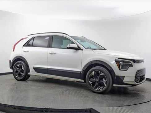 Used 2023 Kia Niro Wind FWD image 11