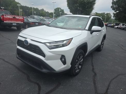 Used 2023 Toyota RAV4 XLE Premium AWD/4WD image 4
