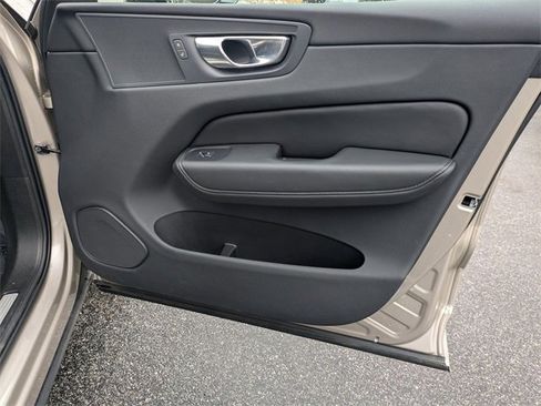 Used 2025 Volvo XC60 B5 Plus image 36