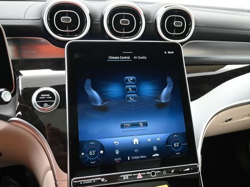 New 2025 Mercedes-Benz GLC 300 4MATIC image 14
