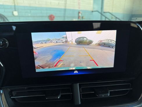 Used 2025 Chevrolet Trax LT image 17