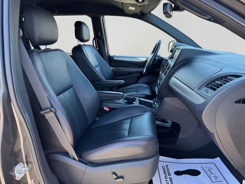 Used 2018 Dodge Grand Caravan GT image 12