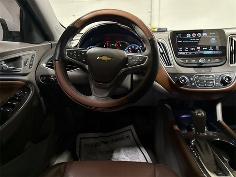Used 2018 Chevrolet Malibu Premier w/ Premier Sun and Wheel Package image 11