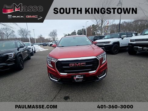 Used 2022 GMC Terrain SLE w/ Driver Convenience Package image 16