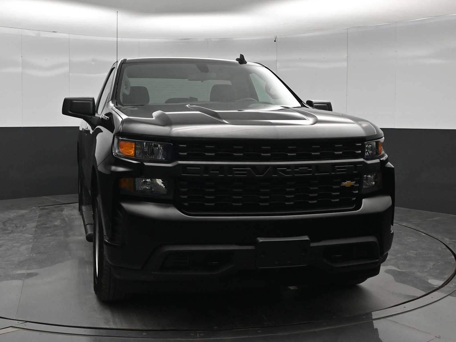 Used 2021 Chevrolet Silverado 1500 W/T w/ WT Value Package AWD/4WD image 2