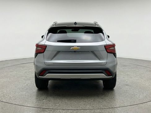 Used 2025 Chevrolet Trax LT image 7