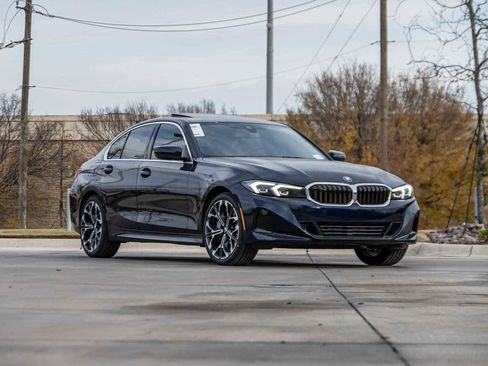 Used 2026 BMW 330i Sedan w/ Premium Package RWD image 1