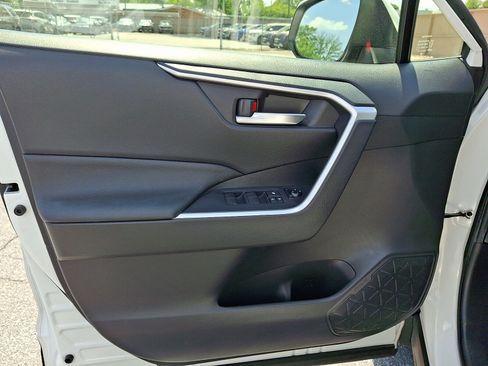 Used 2019 Toyota RAV4 XLE w/ Carpet Mat Package AWD/4WD image 14
