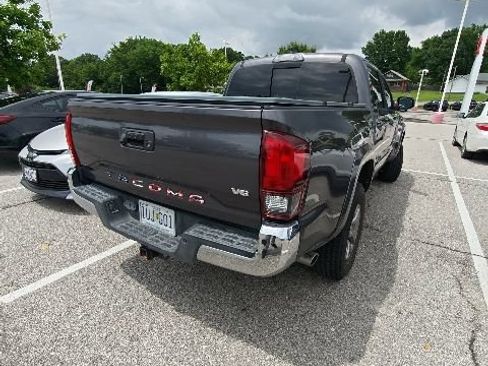 Used 2018 Toyota Tacoma SR5 RWD image 13
