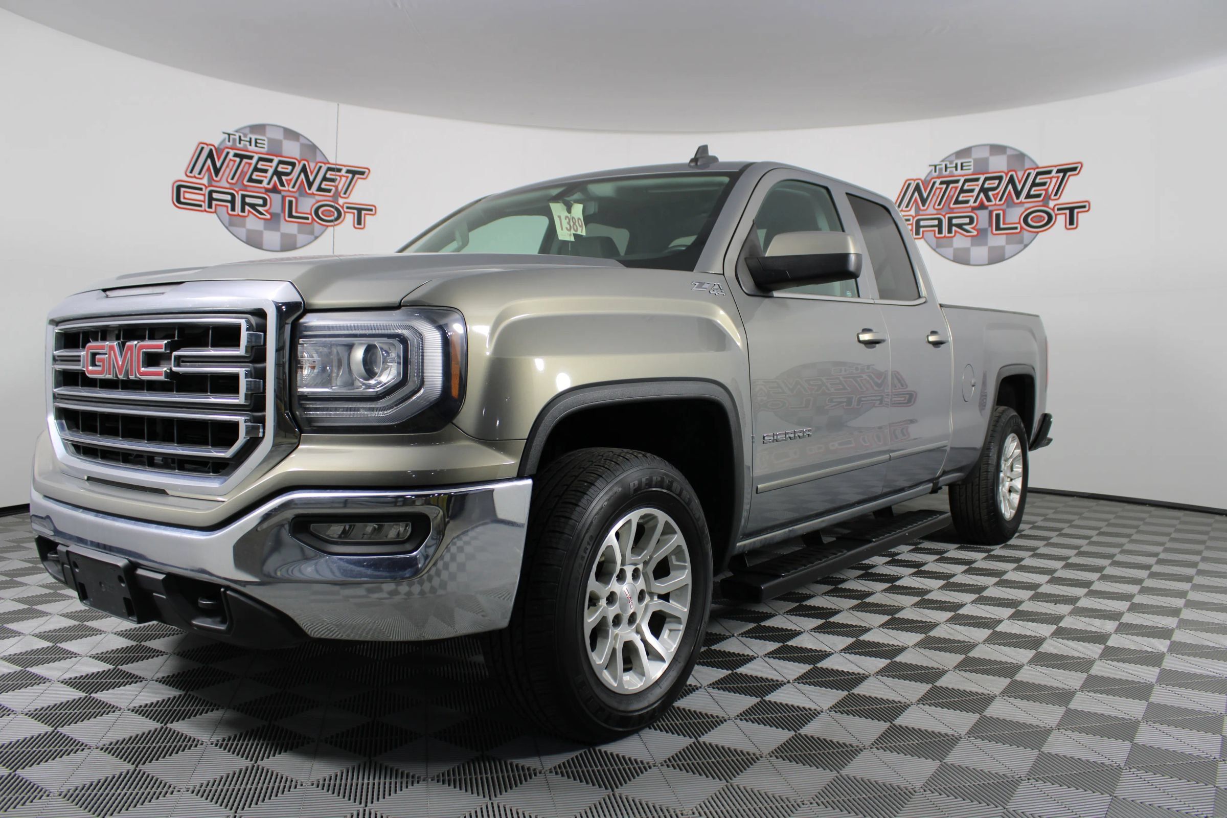 Used 2017 GMC Sierra 1500 SLE w/ SLE Value Package AWD/4WD image 3
