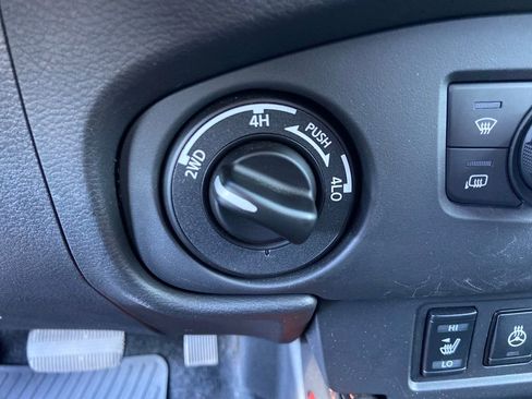 Used 2024 Nissan Frontier PRO-4X w/ Pro Convenience Package image 32