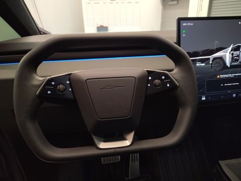 Used 2024 Tesla Cybertruck AWD Crew Cab image 13