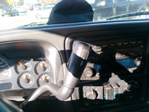 Used 2006 GMC Sierra 2500 SLE w/ Snow Plow Prep Package image 35