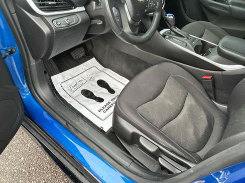 Used 2018 Chevrolet Volt LT w/ Comfort Package FWD image 10