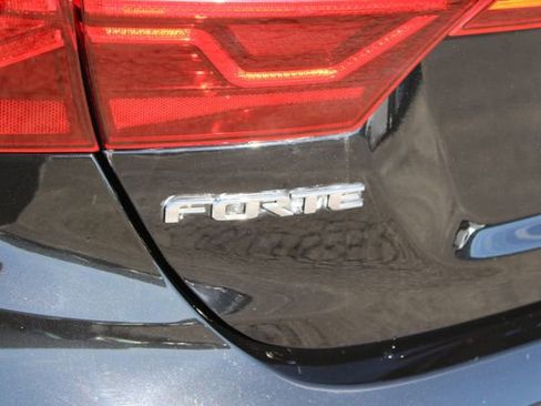 Used 2019 Kia Forte S w/ S Premium Package image 9