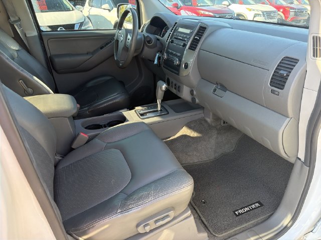 Used 2010 Nissan Frontier LE w/ LE Value Truck Pkg RWD image 15