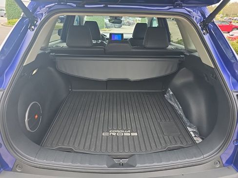 Used 2025 Toyota Corolla Cross XLE w/ Convenience Package AWD/4WD image 31