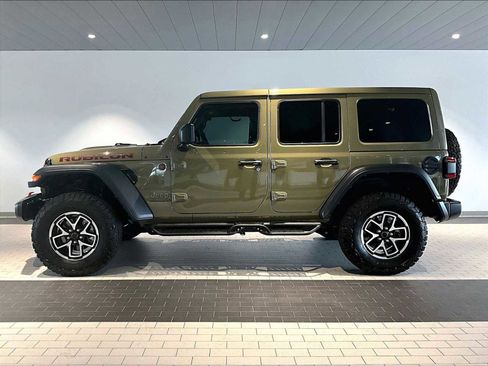 Used 2025 Jeep Wrangler Unlimited Rubicon w/ Convenience Group AWD/4WD image 2