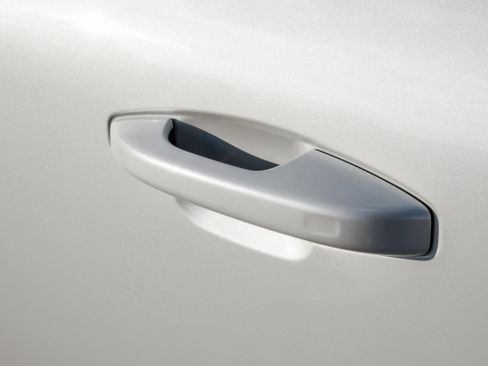 Used 2021 Volvo XC40 T4 R-Design image 43