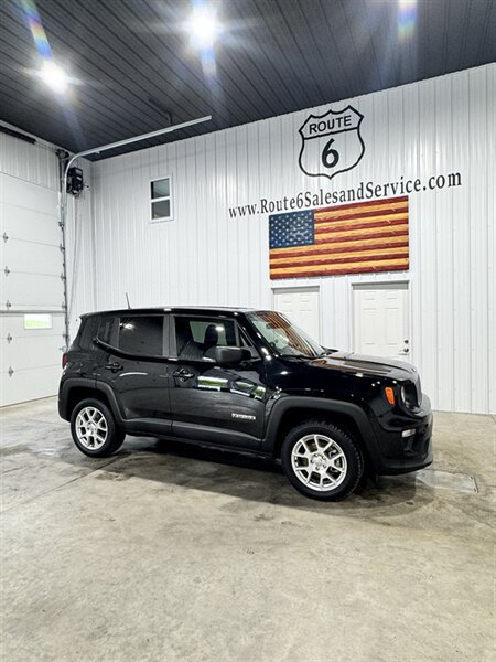 Used 2023 Jeep Renegade Latitude AWD/4WD image 2