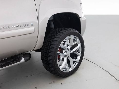Used 2007 Chevrolet Avalanche LT w/ LT Preferred Equipment Group AWD/4WD image 19