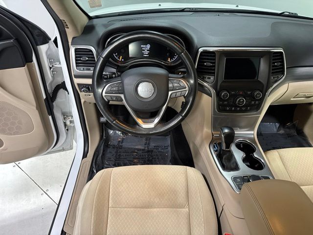 Used 2020 Jeep Grand Cherokee Laredo AWD/4WD image 14