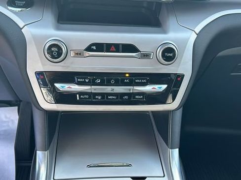 Certified 2024 Ford Explorer XLT w/ Equipment Group 202A image 23