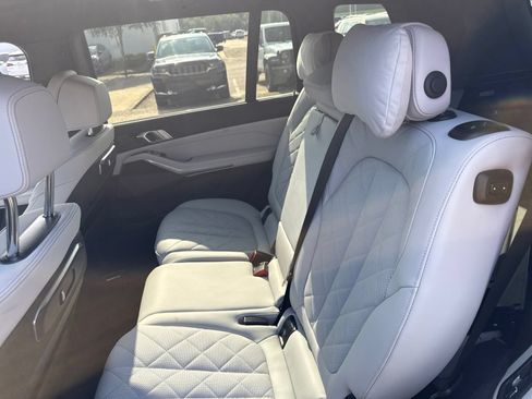 Used 2024 BMW X7 xDrive40i w/ Executive Package AWD/4WD image 11