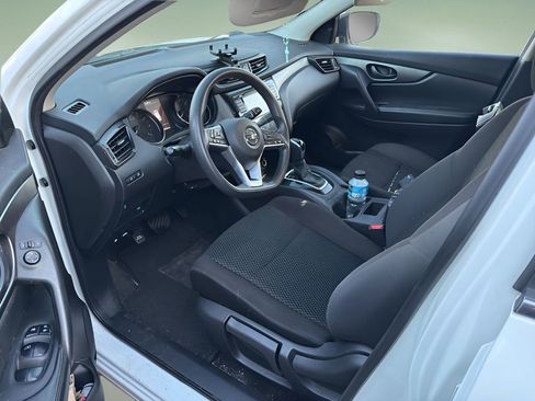 Used 2019 Nissan Rogue Sport S image 17