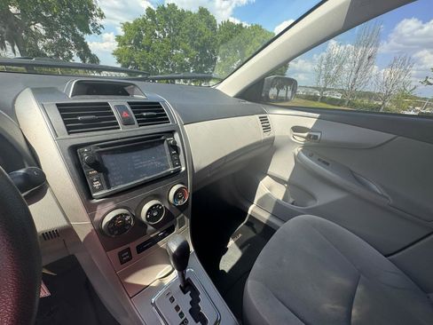 Used 2013 Toyota Corolla LE image 17