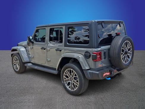 Used 2023 Jeep Wrangler Unlimited Sahara w/ Cold Weather Group AWD/4WD image 6