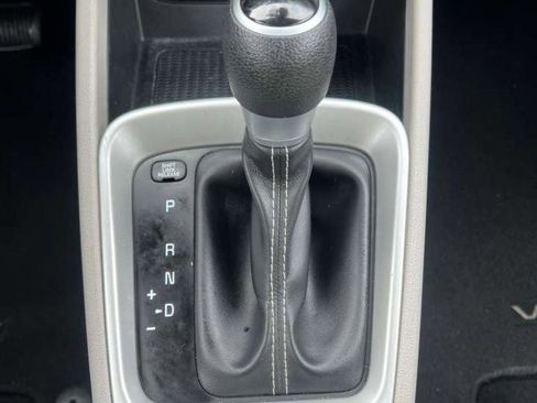 Used 2020 Hyundai Venue SEL image 19