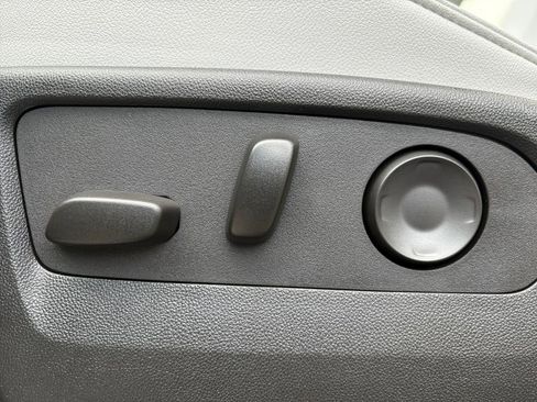 New 2025 Chevrolet Suburban Premier image 16