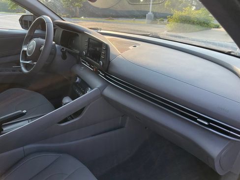 Used 2025 Hyundai Elantra Sport FWD image 29