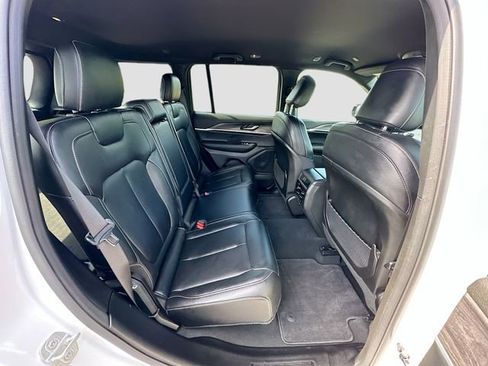Used 2025 Jeep Grand Cherokee Limited AWD/4WD image 27