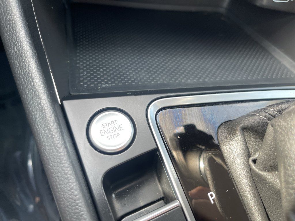 Used 2019 Volkswagen Jetta R-Line FWD image 17