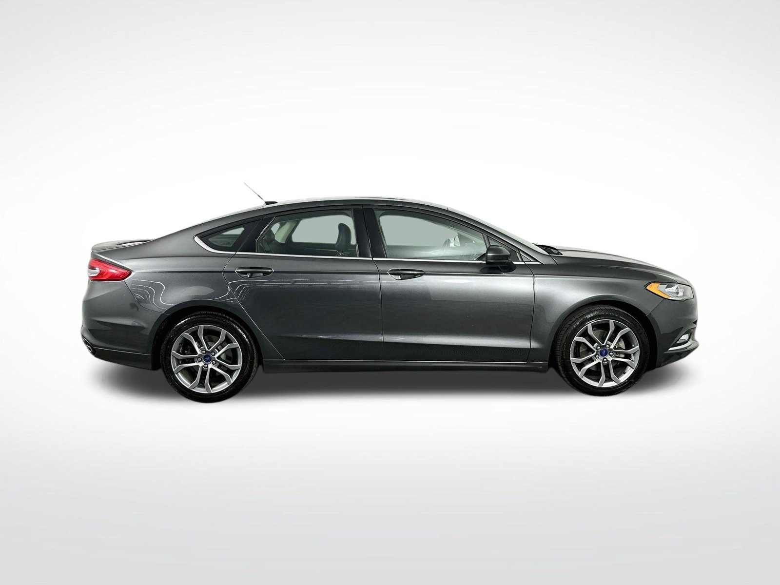 Used 2017 Ford Fusion SE w/ Equipment Group 201A FWD image 9