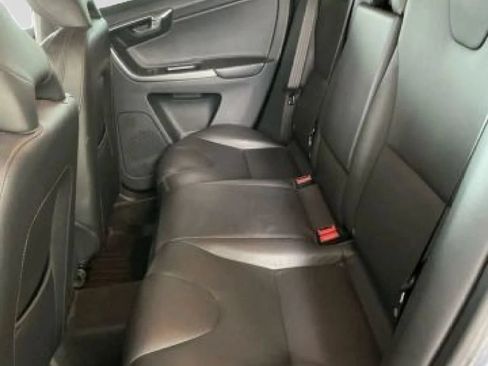 Used 2017 Volvo XC60 T6 Dynamic w/ Preferred Option Package AWD/4WD image 4