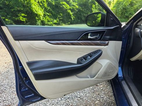 Used 2016 Nissan Maxima Platinum FWD image 18