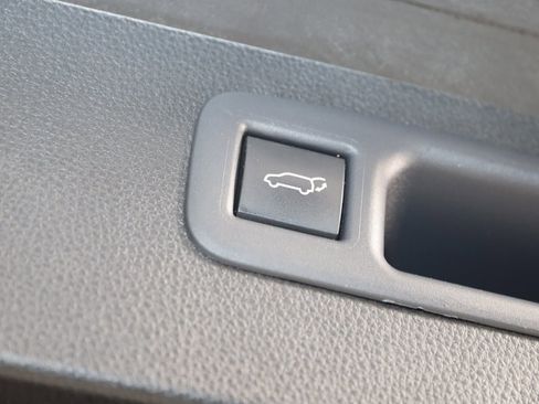 Used 2021 Toyota Highlander XLE image 50