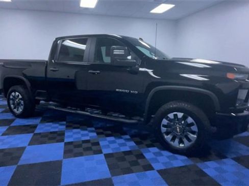 Used 2022 Chevrolet Silverado 2500 Custom w/ Custom Value Package image 2