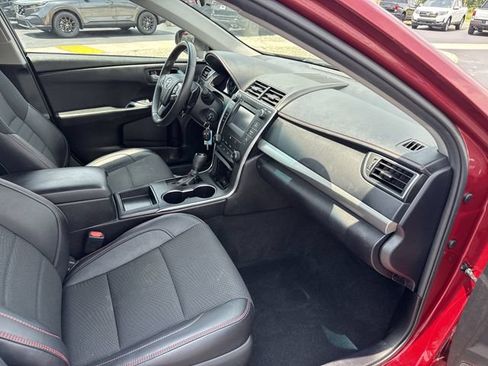 Used 2017 Toyota Camry SE FWD image 17