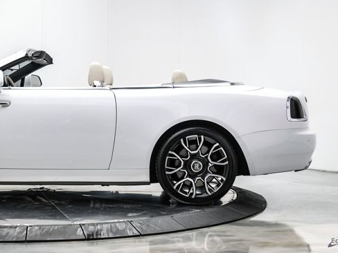 Used 2017 Rolls-Royce Dawn RWD image 12