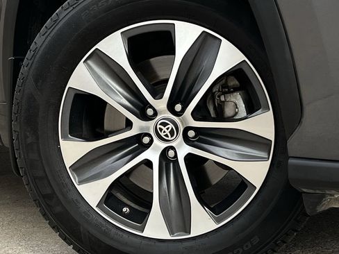 Used 2023 Toyota Highlander XLE image 31