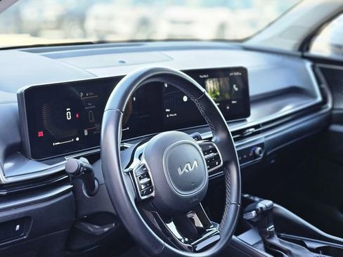 Used 2024 Kia Sorento S image 12