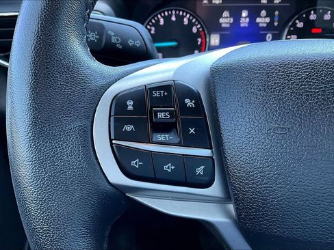 Used 2024 Ford Explorer XLT w/ Equipment Group 202A RWD image 10